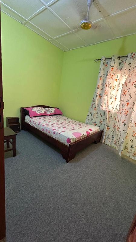 Cozy & Central - 2-Bedroom King Bed - Cité Houéyiho - image 6