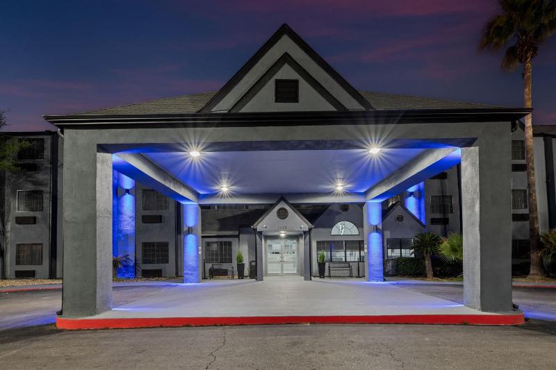 Days Inn by Wyndham San Antonio Downtown - image 10
