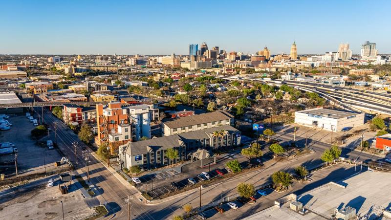Days Inn by Wyndham San Antonio Downtown - image 12