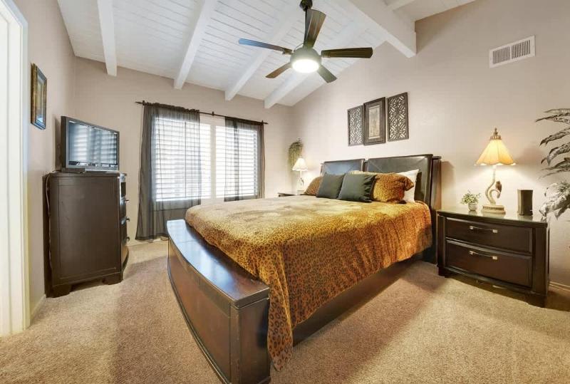 Contemporary Value 4 Bdr with Rooftop Deck- 303 home - image 26