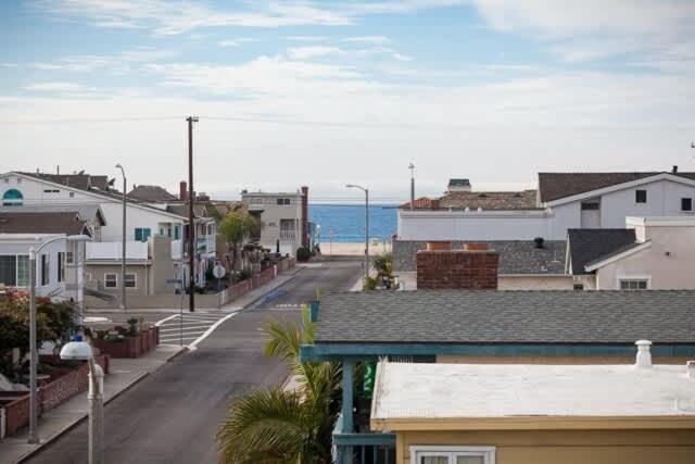 Contemporary Value 4 Bdr with Rooftop Deck- 303 home - image 6