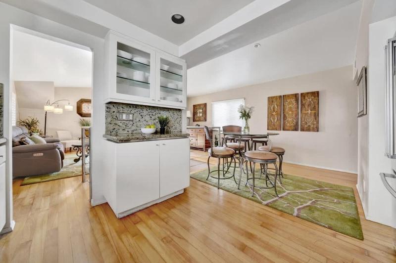 Contemporary Value 4 Bdr with Rooftop Deck- 303 home - image 13