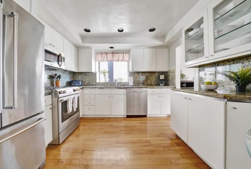 Contemporary Value 4 Bdr with Rooftop Deck- 303 home - image 11