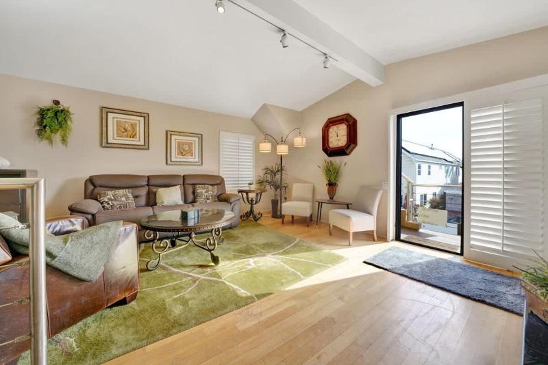 Contemporary Value 4 Bdr with Rooftop Deck- 303 home - image 17
