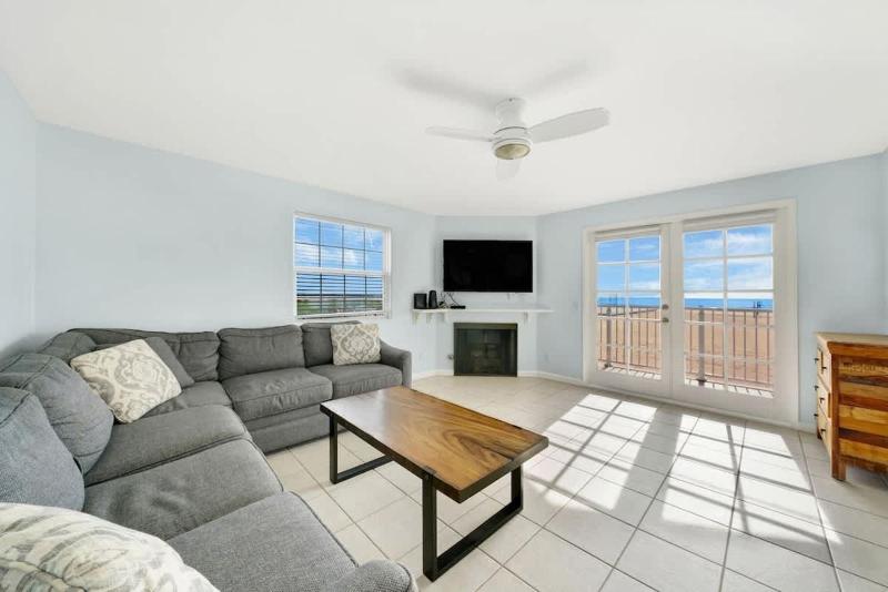 Ocean and Scenic Beach Views From Deck apts - image 1