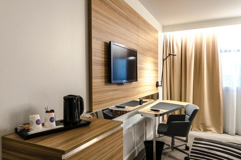 Superior Queen Room with Sofa Bed, 1 place image 2