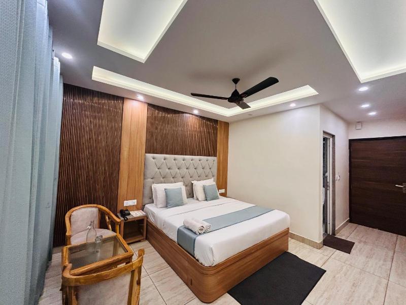 Oakleaf Hotel & Resort - A Classic Rooms & Prime Location Near Library Chowk - image 36