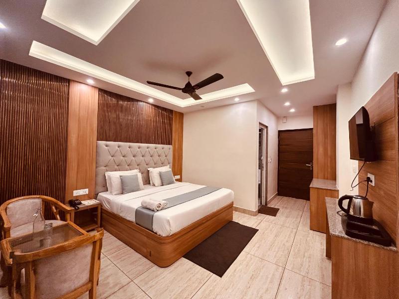 Oakleaf Hotel & Resort - A Classic Rooms & Prime Location Near Library Chowk - image 17