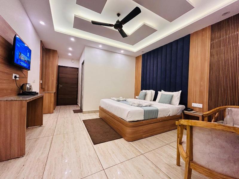 Oakleaf Hotel & Resort - A Classic Rooms & Prime Location Near Library Chowk - image 3