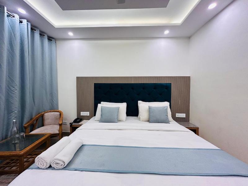 Oakleaf Hotel & Resort - A Classic Rooms & Prime Location Near Library Chowk - image 25