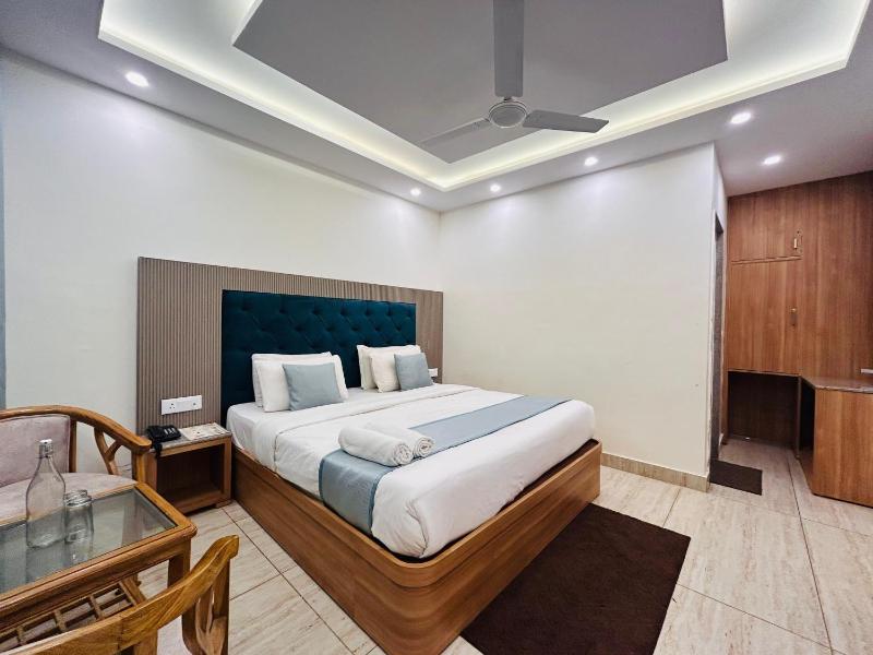 Oakleaf Hotel & Resort - A Classic Rooms & Prime Location Near Library Chowk - image 4
