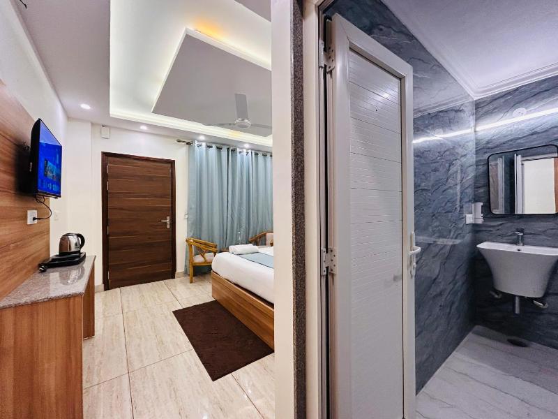 Oakleaf Hotel & Resort - A Classic Rooms & Prime Location Near Library Chowk - image 12