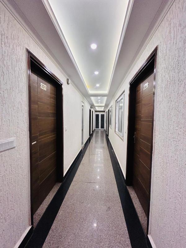 Oakleaf Hotel & Resort - A Classic Rooms & Prime Location Near Library Chowk - image 35