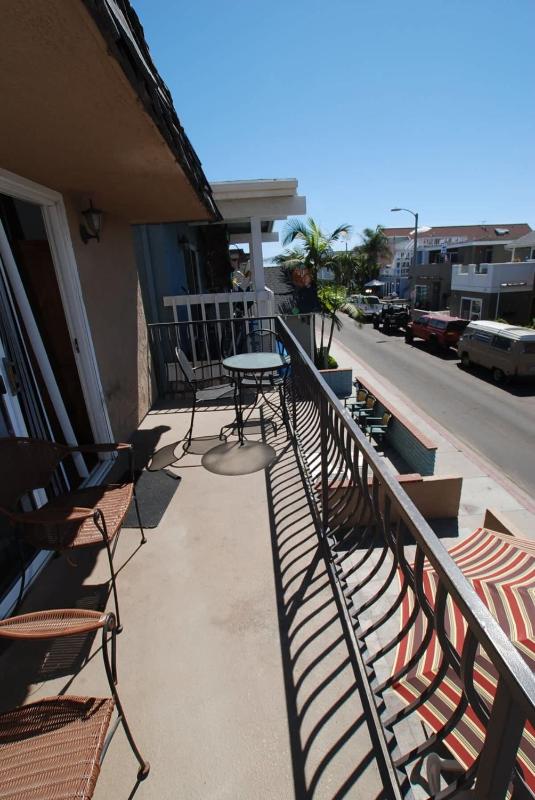 Location! High Walkability Steps to the beach home - image 20