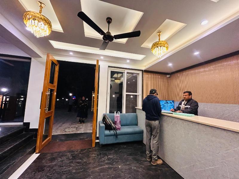 Oakleaf Hotel & Resort - A Classic Rooms & Prime Location Near Library Chowk - image 50