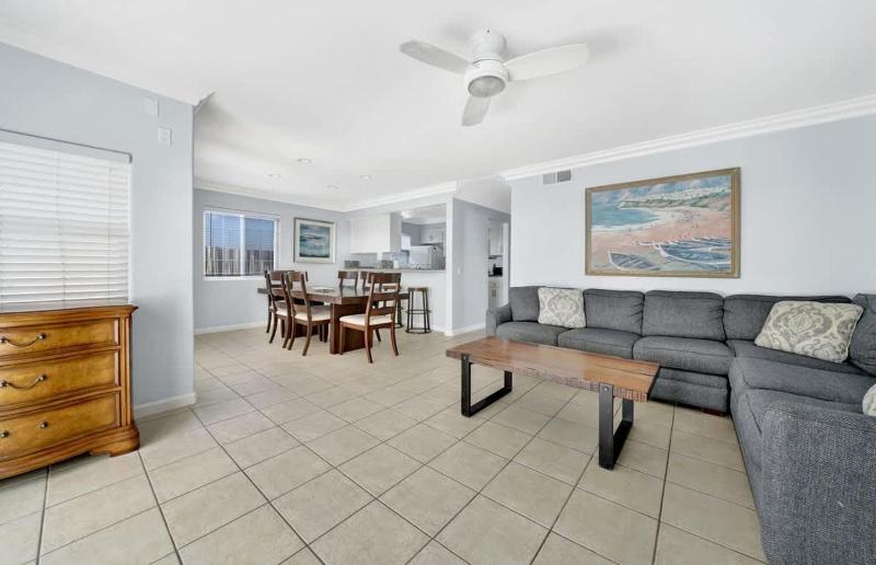 Value Beachfront withLarge Patio On The Bike Path apts - image 6