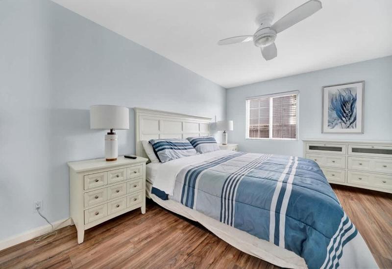 Value Beachfront withLarge Patio On The Bike Path apts - image 14
