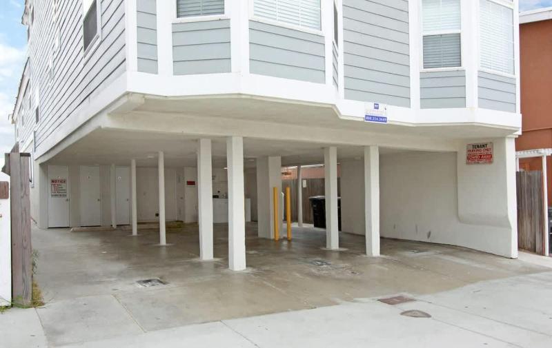 Value Beachfront withLarge Patio On The Bike Path apts - image 16
