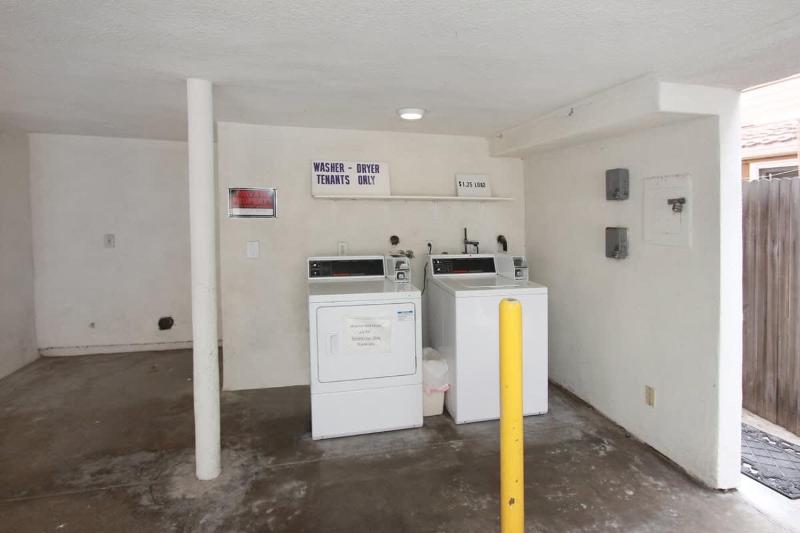 Value Beachfront withLarge Patio On The Bike Path apts - image 2