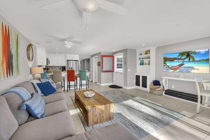 Beautiful beach house 2 blocks to the sand home - image 1