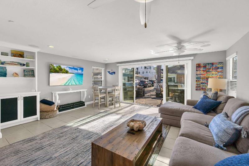 Beautiful beach house 2 blocks to the sand home - image 9