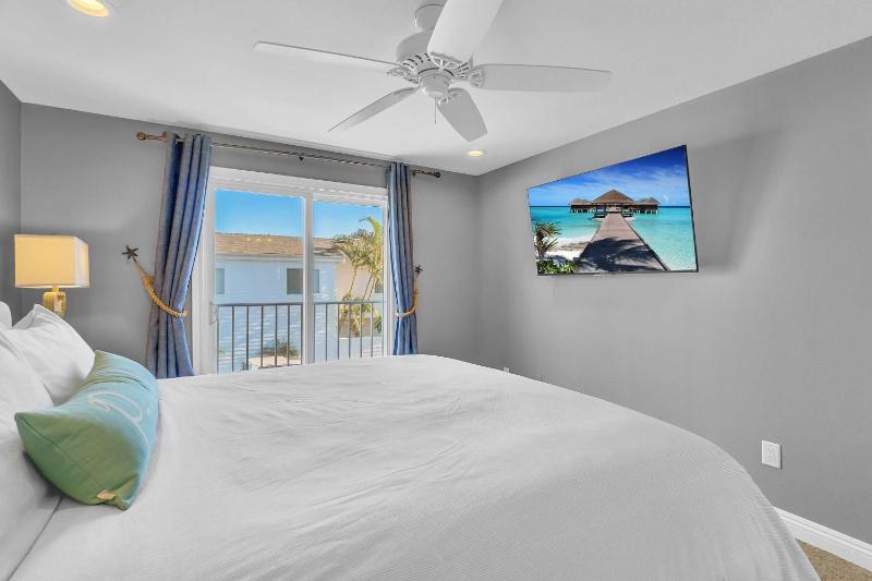 Beautiful beach house 2 blocks to the sand home - image 28