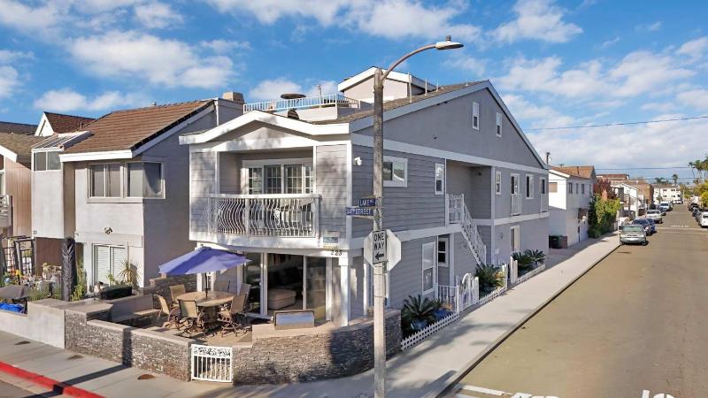 Beautiful beach house 2 blocks to the sand home - image 26