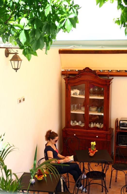 Junior Suite with Garden View image 2