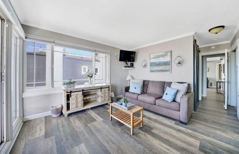 Beachfront 2Bdr Studio Close to Newport Pier- home - image 32