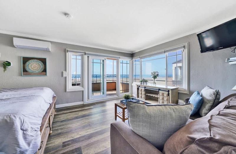 Beachfront 2Bdr Studio Close to Newport Pier- home - image 38