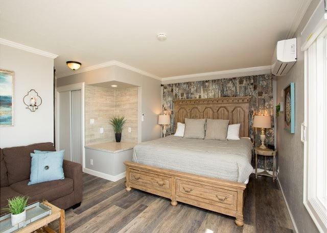 Beachfront 2Bdr Studio Close to Newport Pier- home - image 44