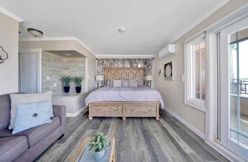 Beachfront 2Bdr Studio Close to Newport Pier- home - image 37