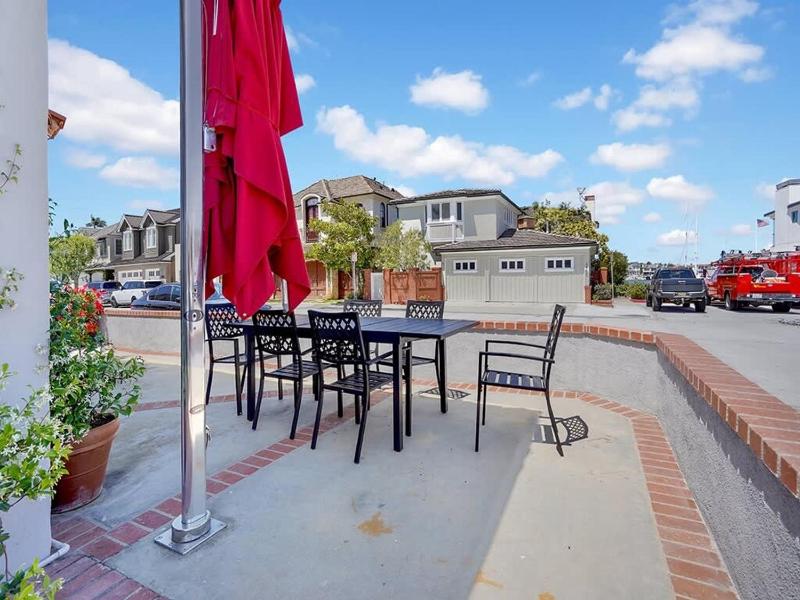 Bayside Retreat withLarge Patio and Bay Views home - image 6