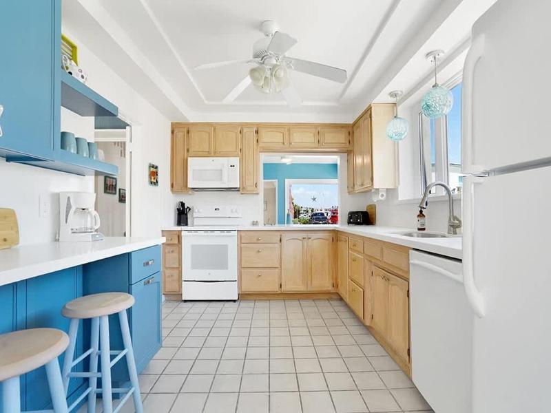 Bayside Retreat withLarge Patio and Bay Views home - image 2