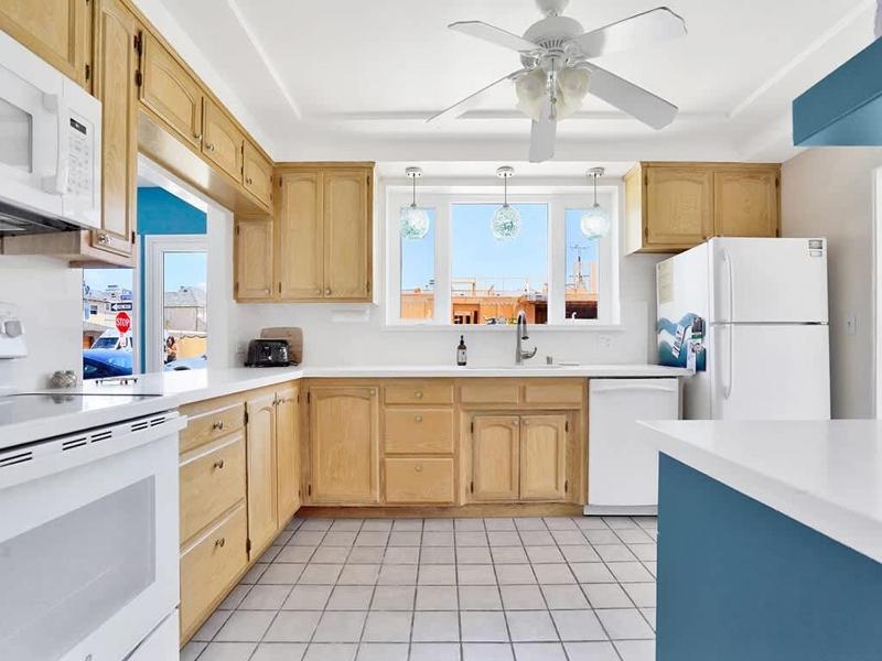 Bayside Retreat withLarge Patio and Bay Views home - image 14