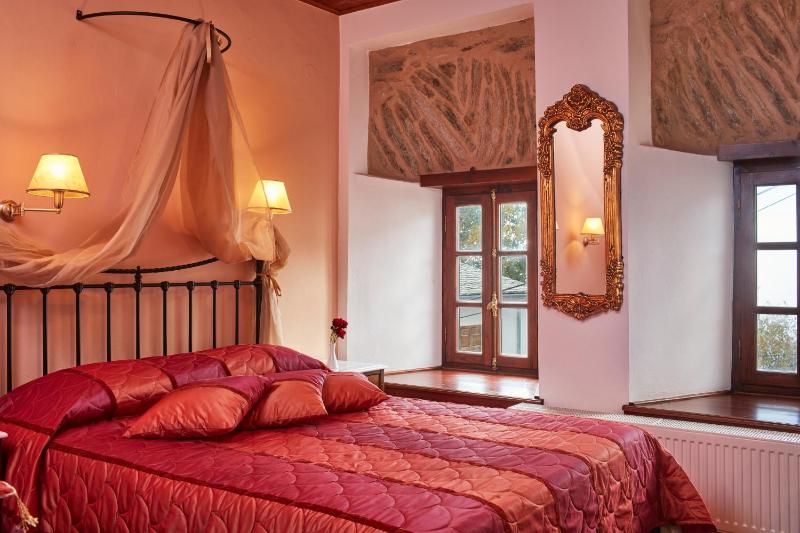 Double Room image 3