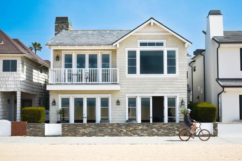 1028 W Oceanfront - Beautiful 5bdr Beachfront on Scenic Bike Path - image 1