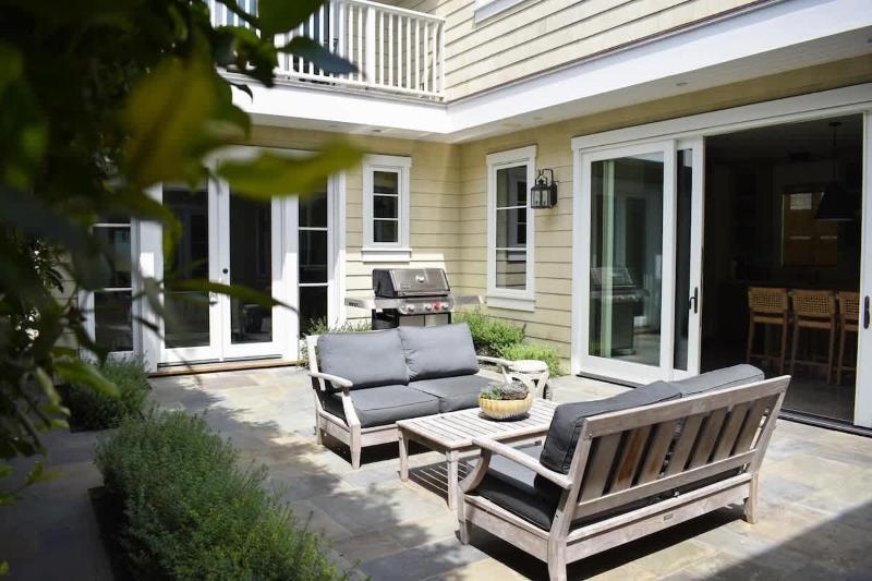1028 W Oceanfront - Beautiful 5bdr Beachfront on Scenic Bike Path - image 25