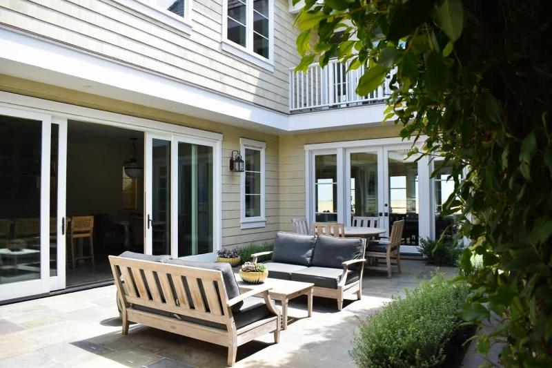 1028 W Oceanfront - Beautiful 5bdr Beachfront on Scenic Bike Path - image 5