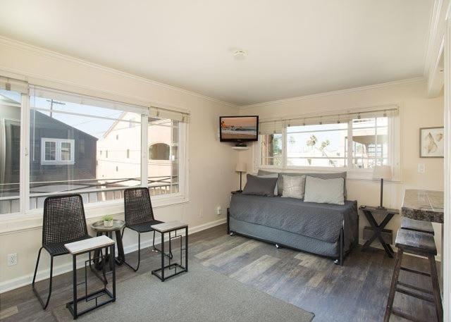 Charming Back Unit Studio On Peninsula with Parking home - image 13