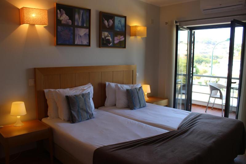 Twin Room with Balcony image 4