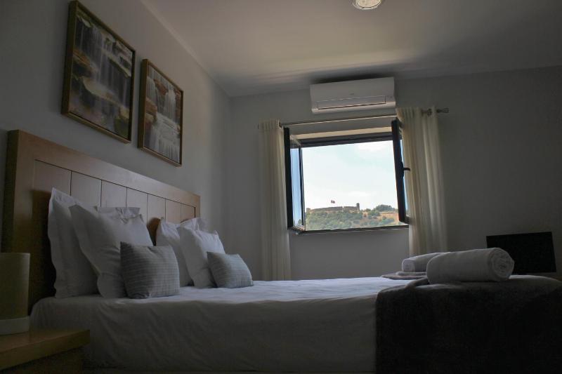Twin Room with Balcony image 2
