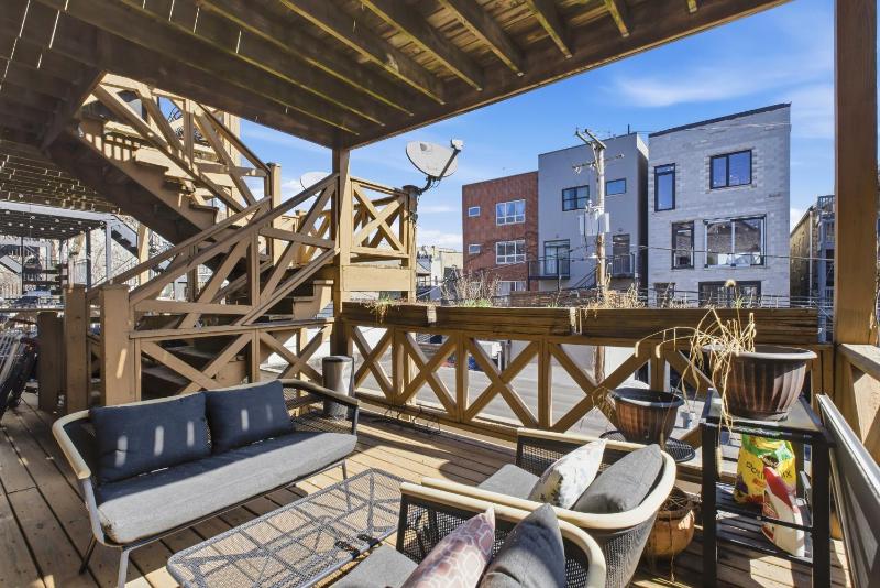 Heart of East Village 2-Bed 2-Bath Peaceful Oasis condo - image 10