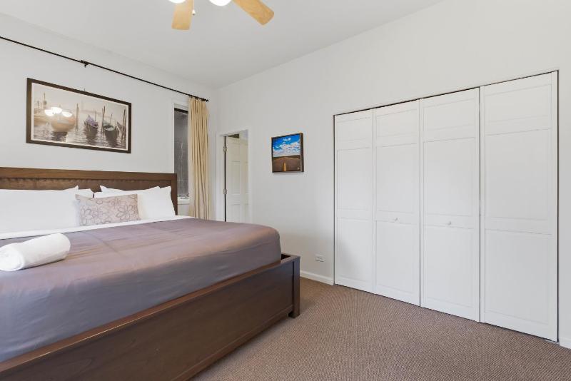 Heart of East Village 2-Bed 2-Bath Peaceful Oasis condo - image 11