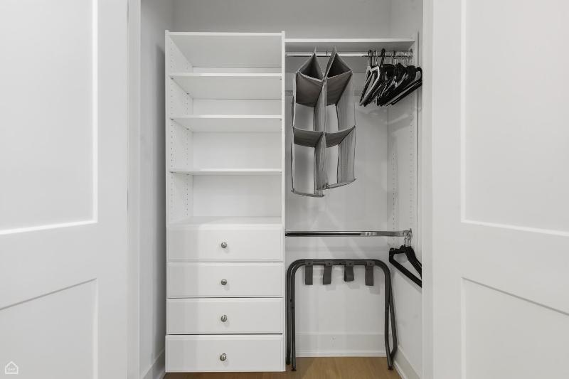 Newly Renovated 3BR 2BA in Heart of Andersonville condo - image 4
