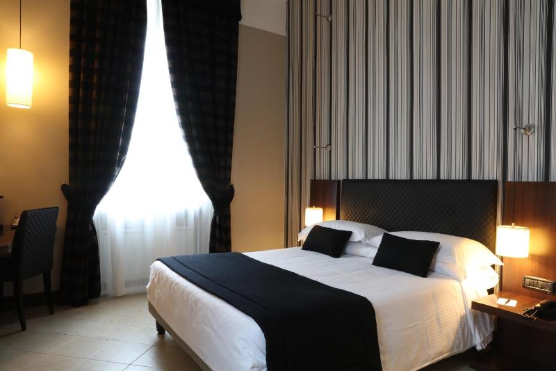 Standard Double Room image 1