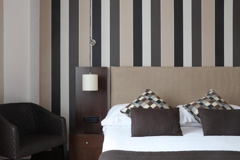 Deluxe Double Room image 4