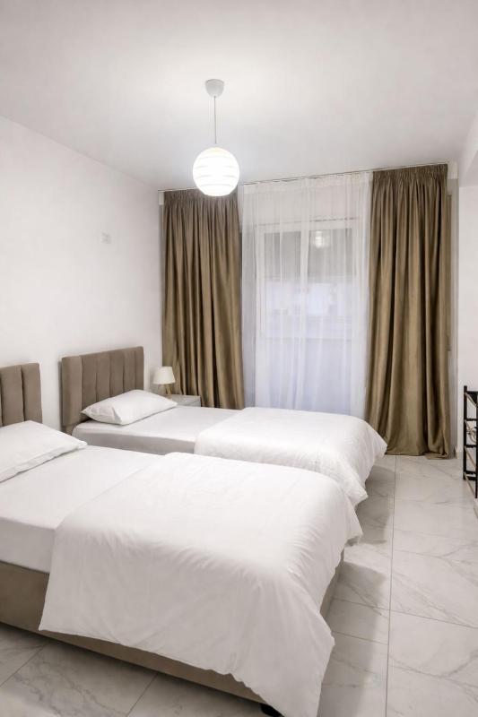Apartment with city view - image 6