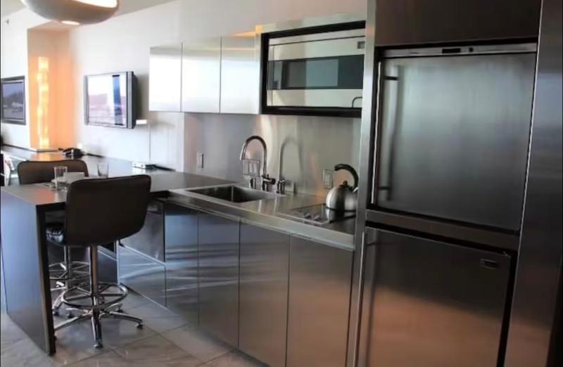 Palms Place Condo with strip view - image 4