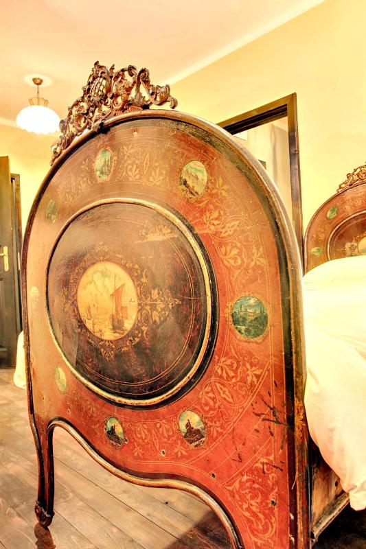 Deluxe Twin Room image 4